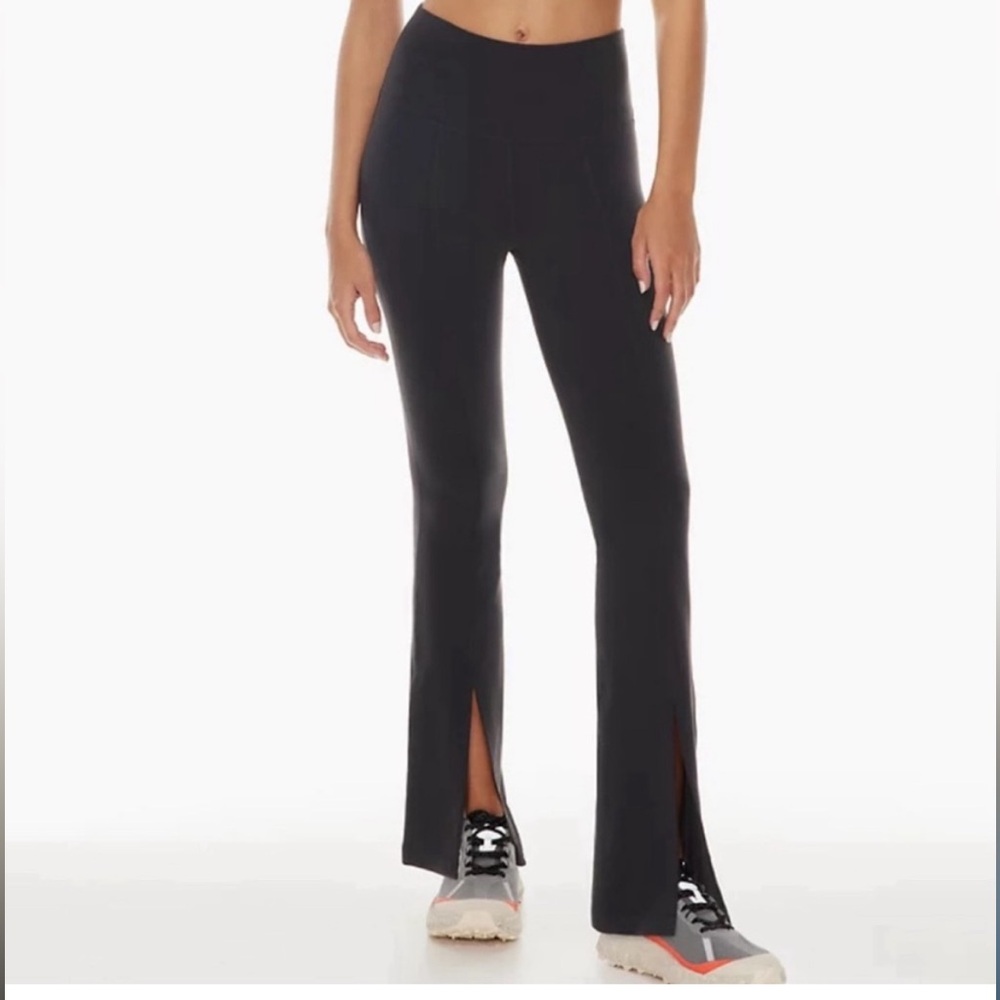 TNA action split flare legging high rise XS Aritzia